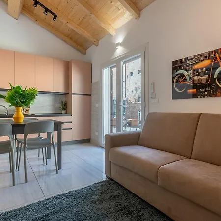 Guesthost - Bright With Patio & Parking Ferrare