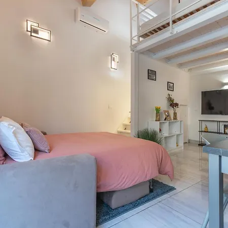 Guesthost - Bright With Patio & Parking