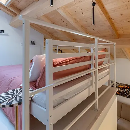 Appartement Guesthost - Bright With Patio & Parking