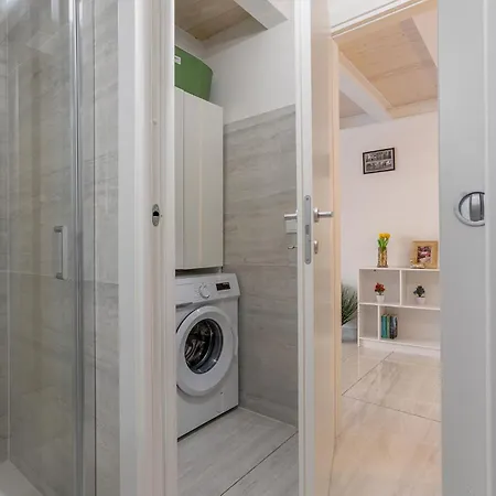 Appartement Guesthost - Bright With Patio & Parking Ferrare