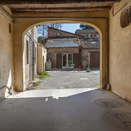 Guesthost - Bright With Patio & Parking Appartement *