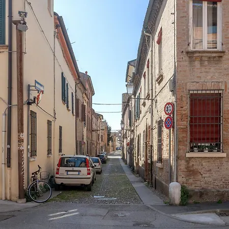 Guesthost - Bright With Patio & Parking